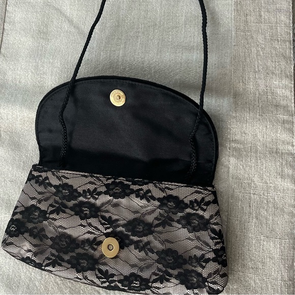 Black and beige lace clutch with over the shoulder option (black strap). - Picture 3 of 5